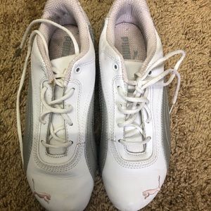 Puma sneakers- white grey and pink women’s pumas